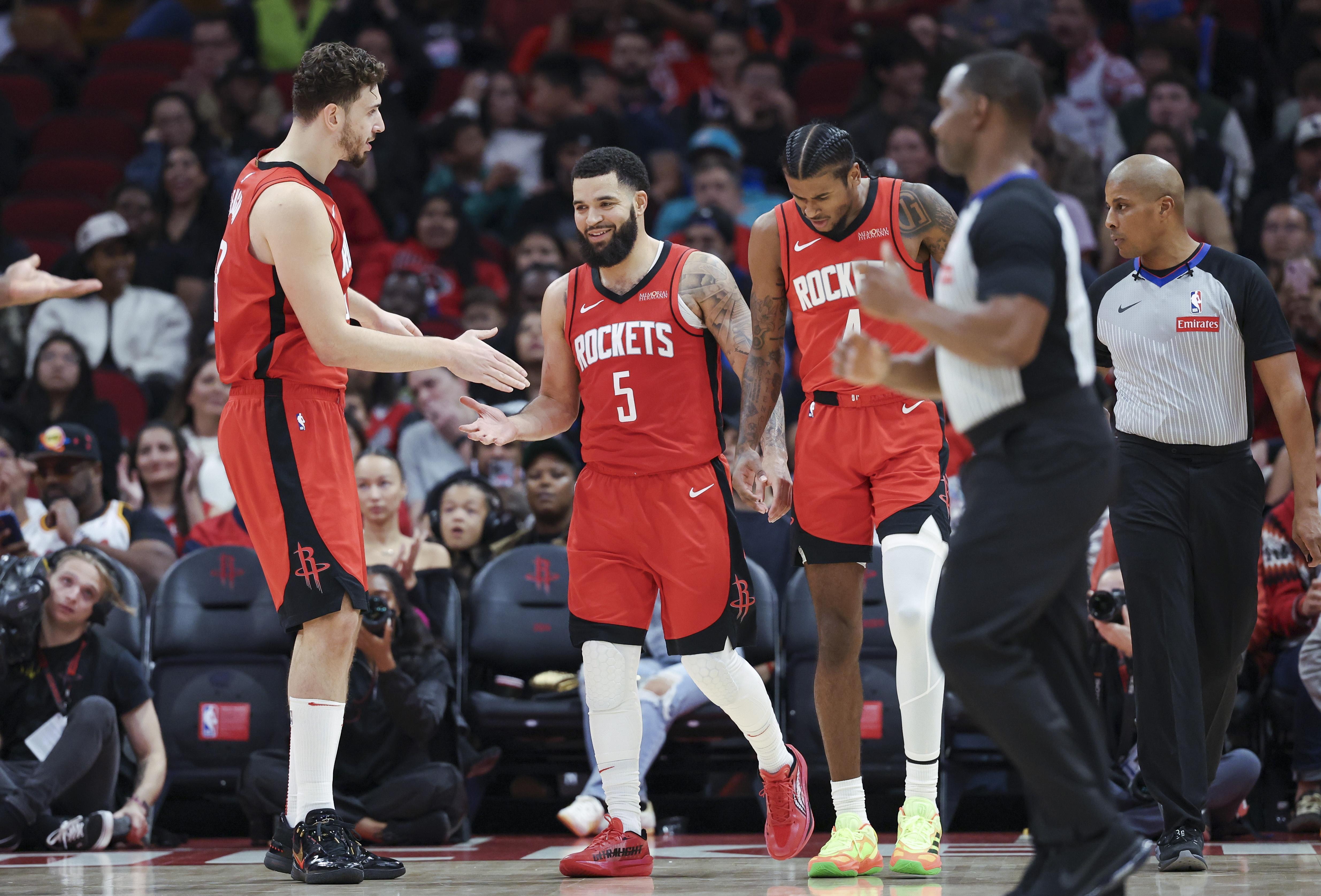 悦盈网址 -转折点！成都蓉城更衣室发声，NBA常规赛清晨攻防权衡，话题不断，团队化学反应显著的简单介绍