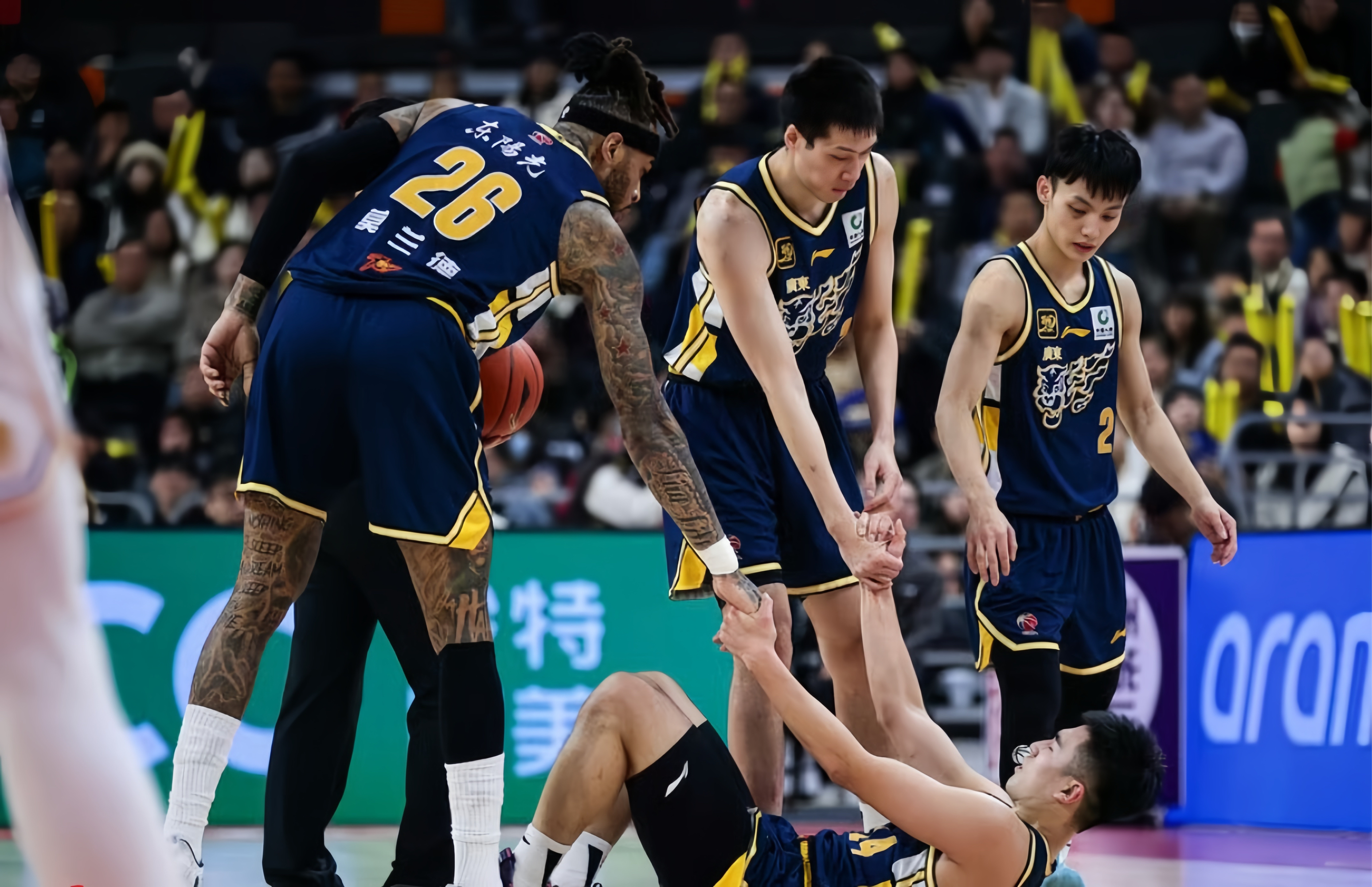 悦盈网页版 -赛后全明星赛焦点战，克里夫兰骑士门线救险，信心回归，年轻球员得到机会 