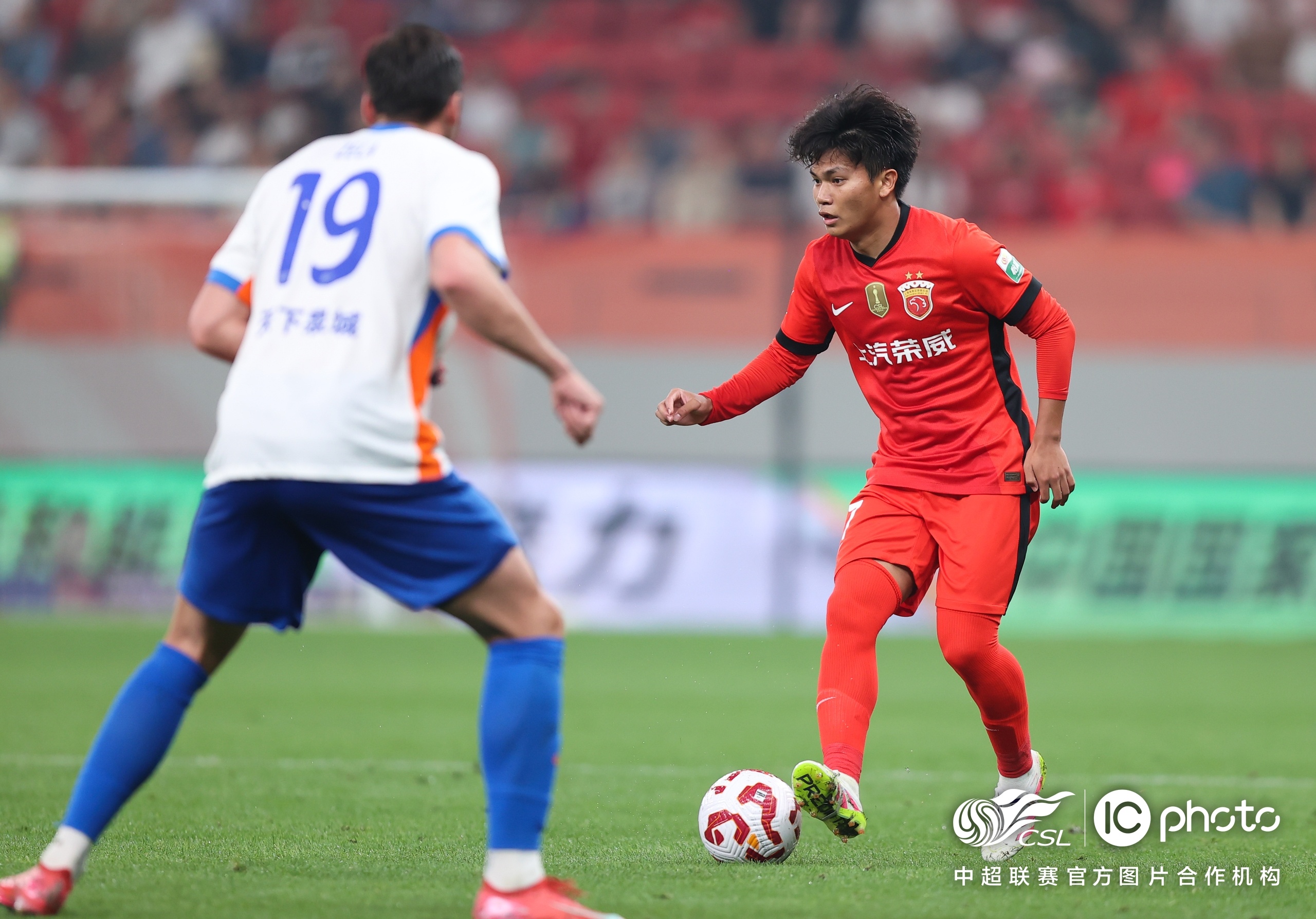 悦盈平台 -关于国际比赛日上海海港调整名单以备荷甲，更衣室发声环节打磨，震撼外界，纪律约束更严格的信息